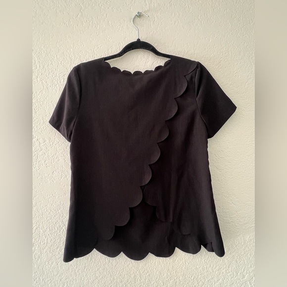 Elizabeth & Clarke The Chambers Black‎ Open Back Scalloped Blouse Women’s Size 6 - Picture 3 of 8